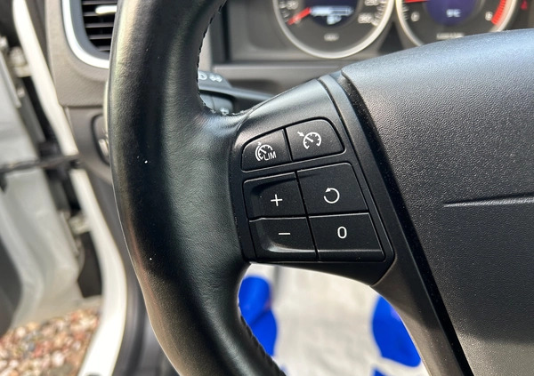 Volvo V60 cena 37900 przebieg: 237000, rok produkcji 2013 z Mrągowo małe 596